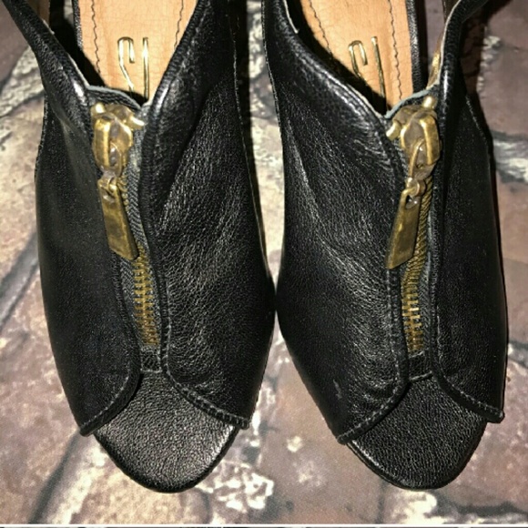 Santa Loll Shoes - Petite peeptoe cut out booties